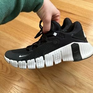 7.5 Black Womens Metcon 5’s